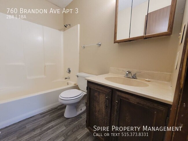 Building Photo - Hiawatha 2 bedroom 1 bath, heat and water ...
