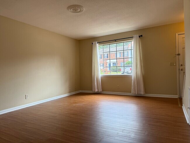 Sala de estar - 1705 Grays Inn Rd