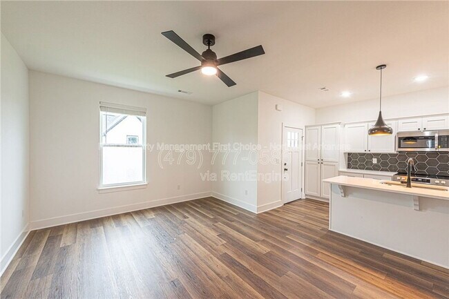 Building Photo - 1042 S Laramie Hts