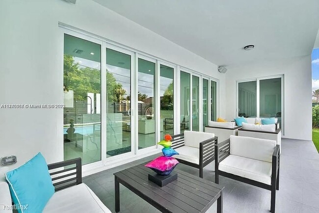 Building Photo - 4 br, 3 bath House - 11315 SW 43rd Ln Fl 3...