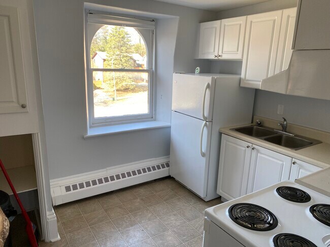 Building Photo - 25 Valley Dr