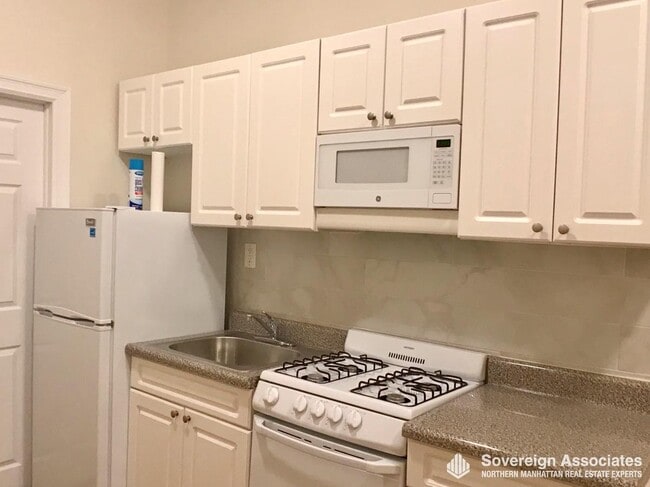 Building Photo - 539 W 49th St