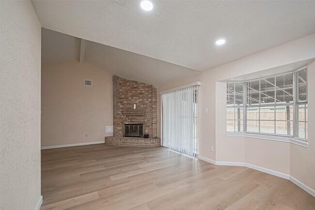 Foto del edificio - 1612 Sleepy Hollow Dr