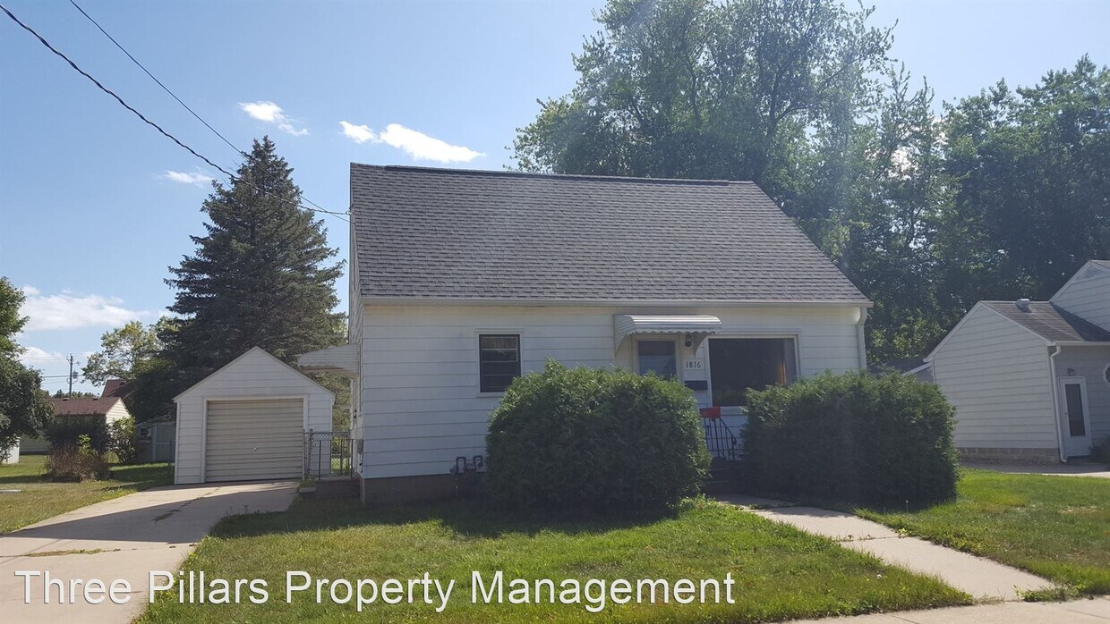 Foto principal - 3 br, 1 bath House - 1816 1st Ave. NE
