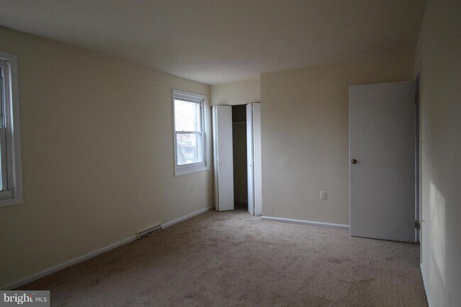 Foto del edificio - 8311 Irongate Way