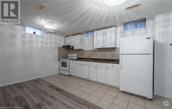 Building Photo - 30 Richview Dr