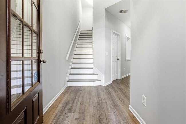 Foto del edificio - 1709 Caswell Pkwy