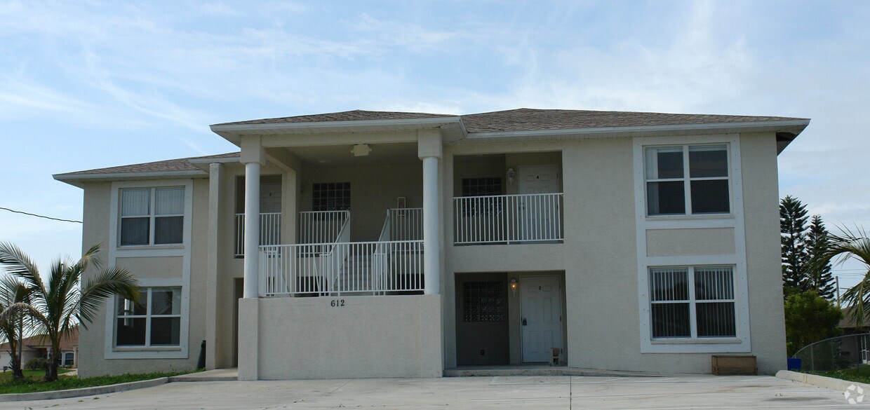 Primary Photo - 612 SE 6th Ter