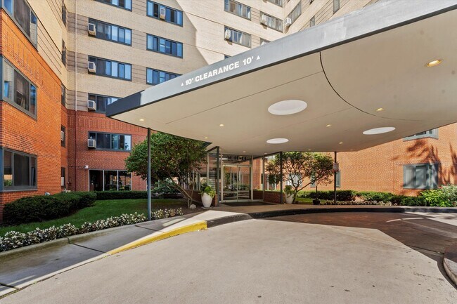 Foto del edificio - 5048 N Marine Dr
