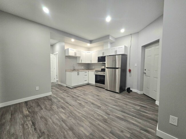 Building Photo - Unit 8 -337 Grenville Ave