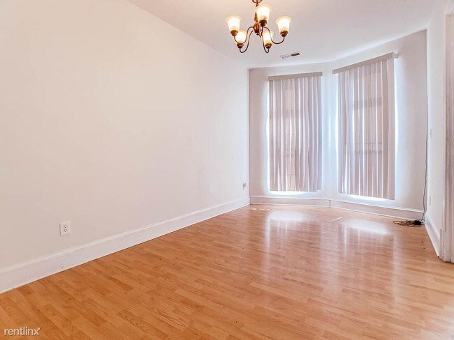 Building Photo - 4 br, 2.5 bath Townhome - 1842 W Fayette St.