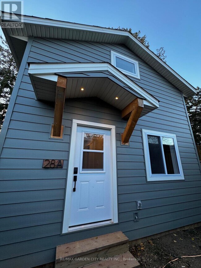 Photo du bâtiment - 28A KENWORTH DRIVE