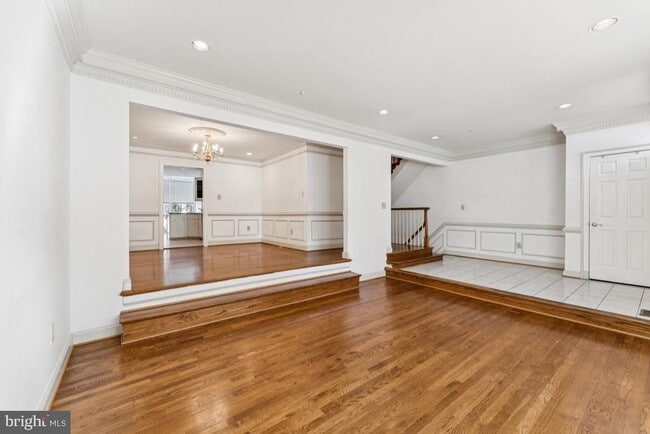 Building Photo - 5910 Maplewood Park Pl