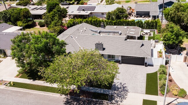 Foto del edificio - 5 bedroom 2.5 bathroom home in Shadow Oaks