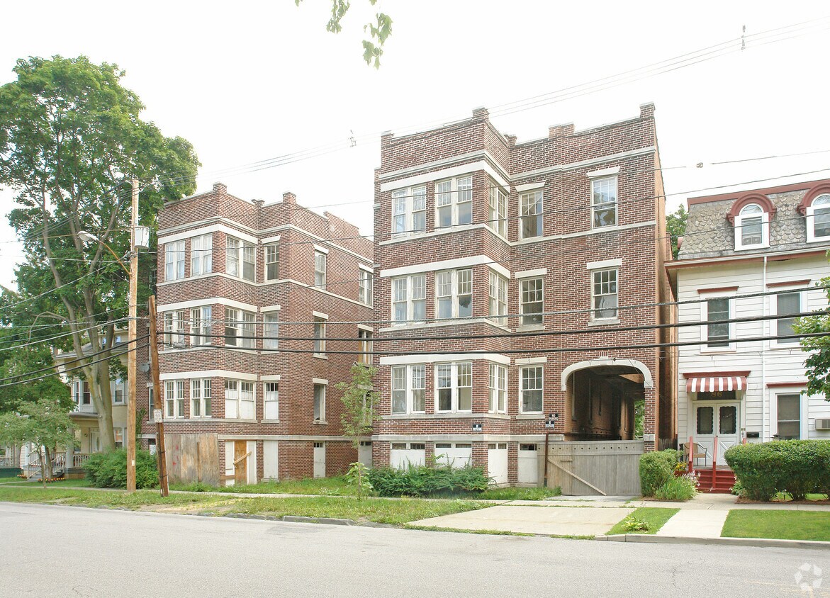 Primary Photo - 82-84 S Hamilton St