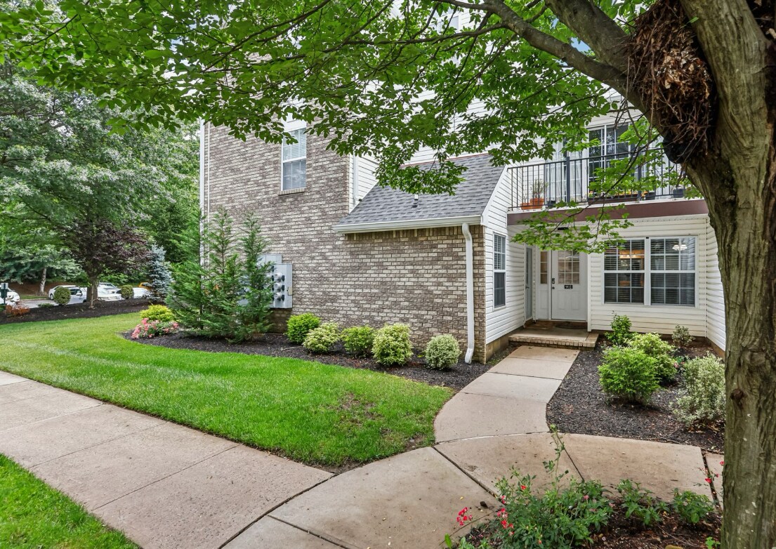 Foto principal - 902 Plymouth Rd