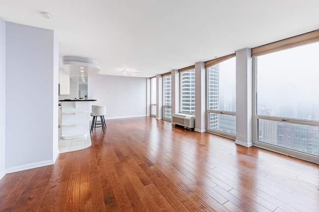 Building Photo - 111 E Chestnut St