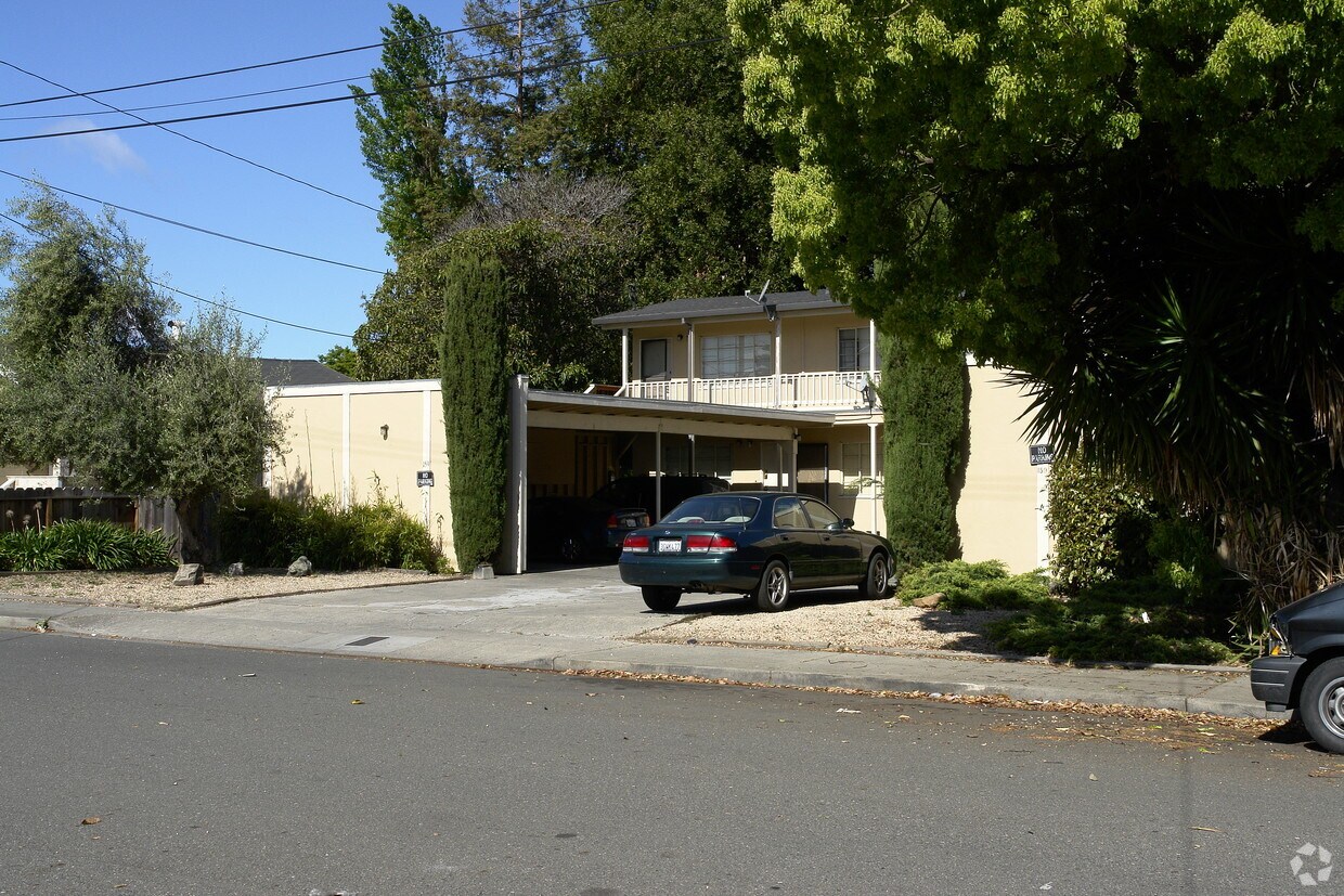 Building Photo - 159 Nottingham Ave