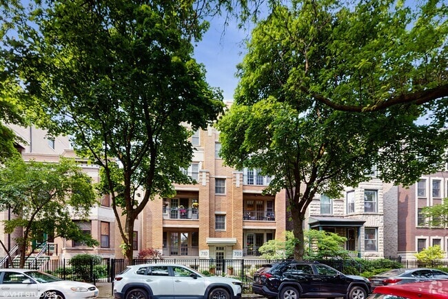 Building Photo - 710 W Aldine Ave