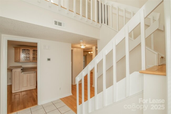 Building Photo - 3209 Windbluff Dr