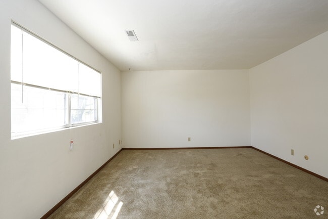 2BR_1BA 800 sq ft - Living room - Old Orchard