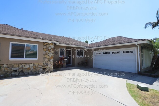 Building Photo - 2240 E Romneya Dr