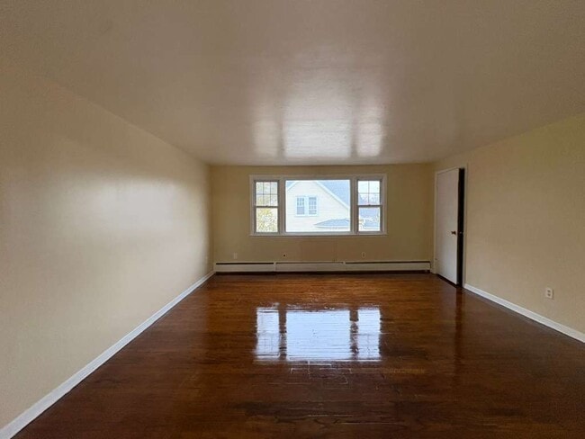 Building Photo - 880 First Ave