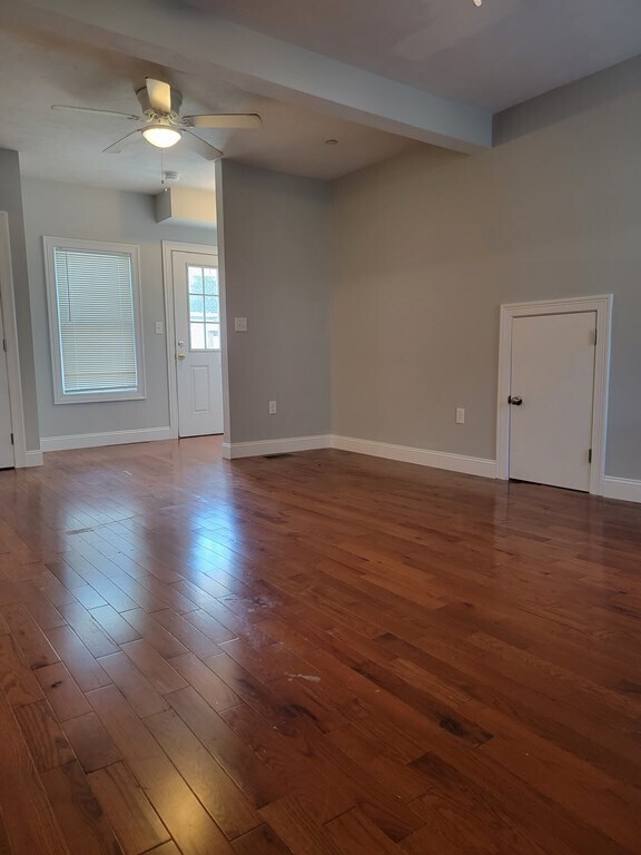 Foto del edificio - 946 Warren Ave