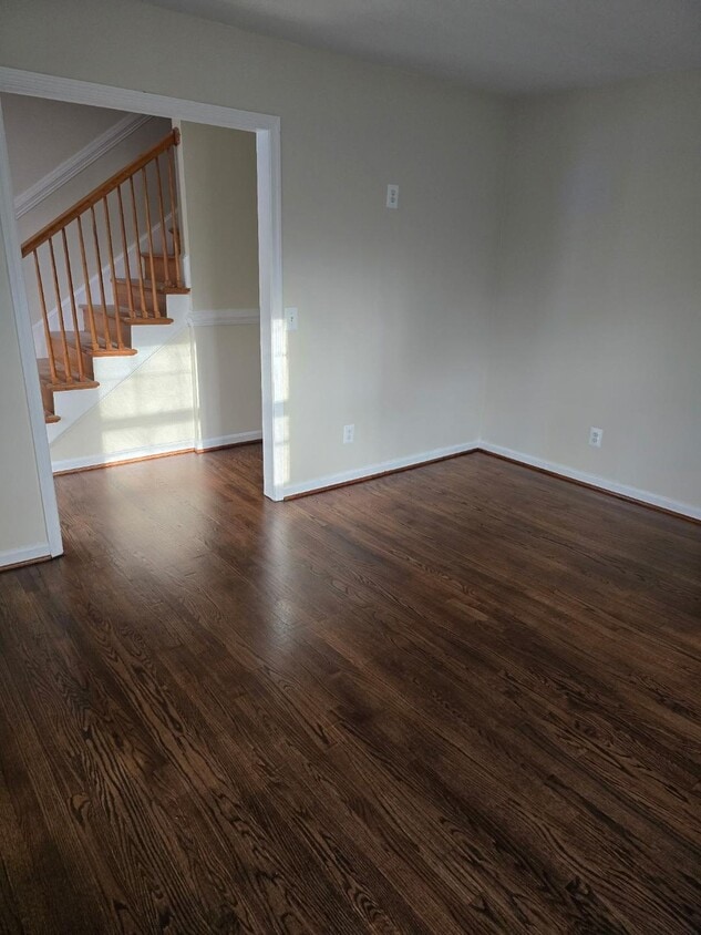 Living Room - 439 Ridgemore St