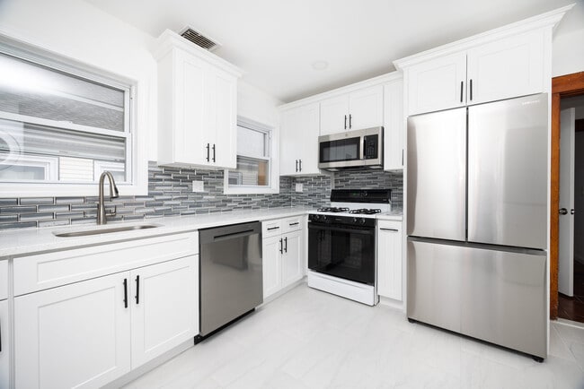 Building Photo - 19 Puritan Rd