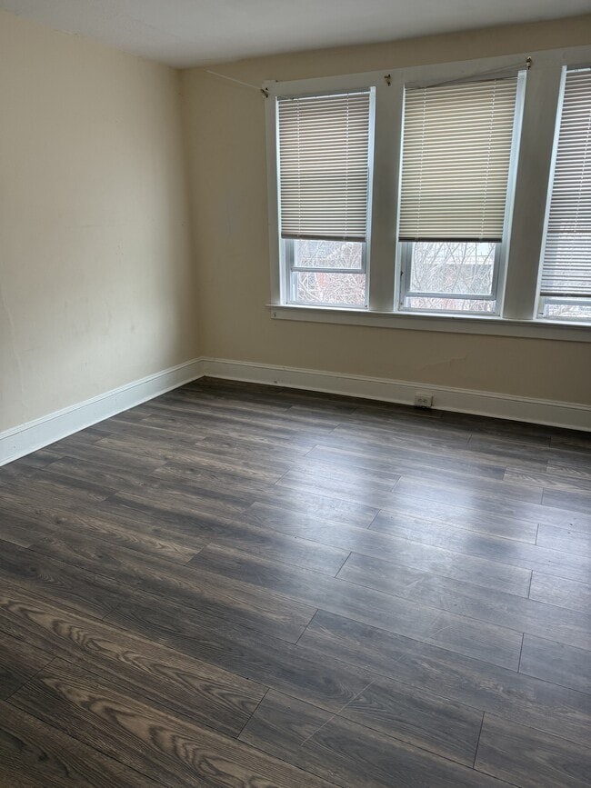 Building Photo - 307 S Logan Ave