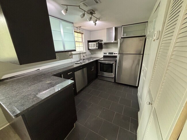 Foto del edificio - Beautiful 1/1 Just Minutes from Cascades P...