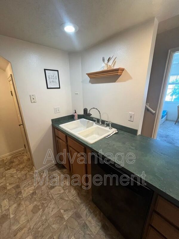 Foto del edificio - 112 W 1230 N St