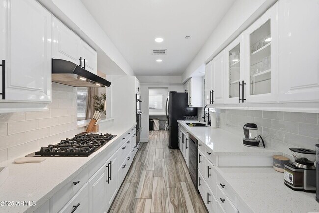 Foto del edificio - 8614 E Jackrabbit Rd