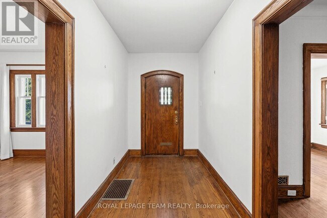 Photo du bâtiment - 131 Acacia Ave