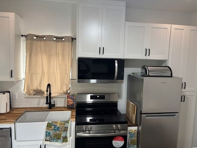 Photo - Charming Backyard Studio – All Utilities I... House