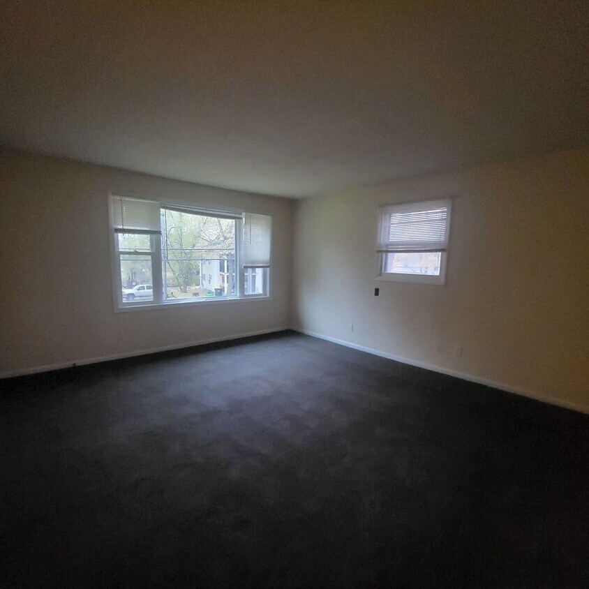 Foto del edificio - 310 E Main St