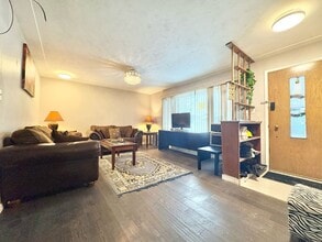Building Photo - 265 Glenridge Dr