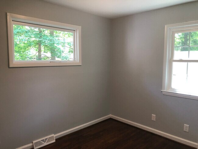 2nd Bed - 3103 Wilshire Dr
