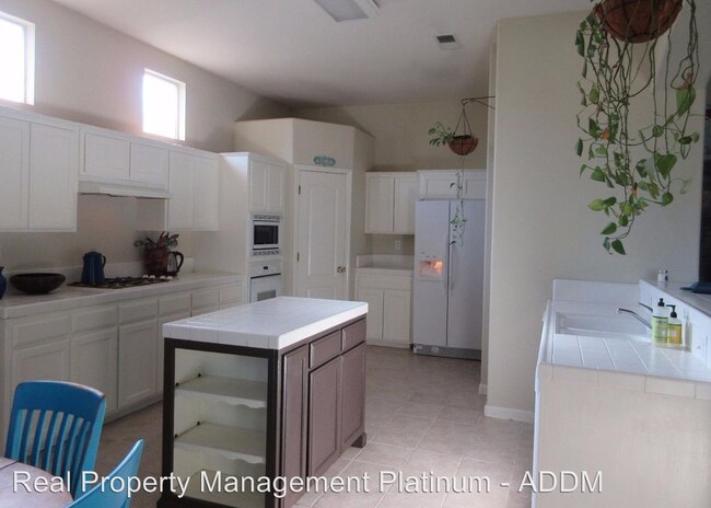 Building Photo - 3 br, 2 bath House - 5755 E. Belgravia Ave.