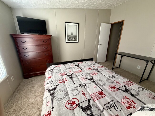 Foto del edificio - 6112 Foote Mineral Ln