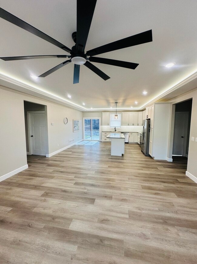 Building Photo - 726 Vine Dr