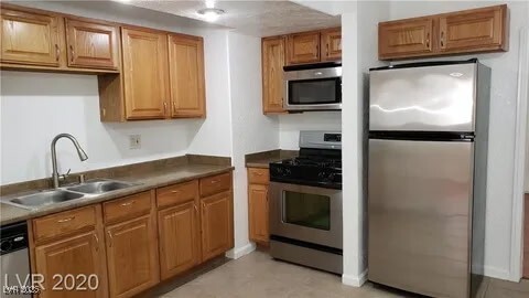 Building Photo - 910 Sahara Way