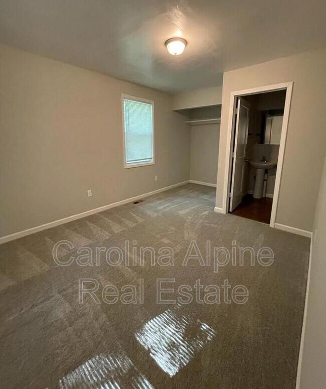 Building Photo - 506 Kings Rd Ext