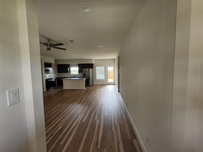 Foto del edificio - 1605 La Delle St