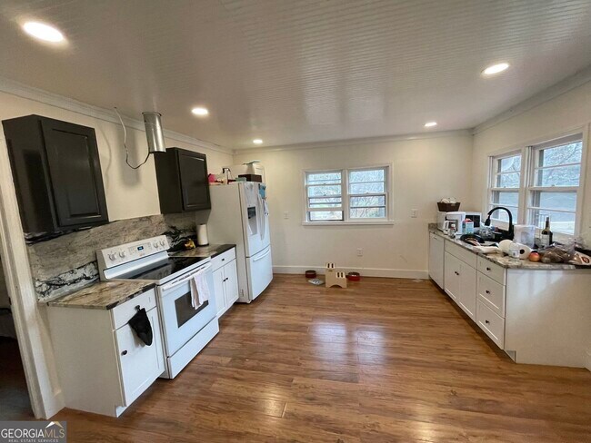 Foto del edificio - 523 Pantertown Cir
