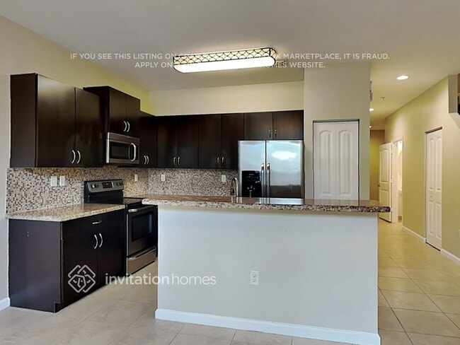 Building Photo - 206 SW 7th Ct