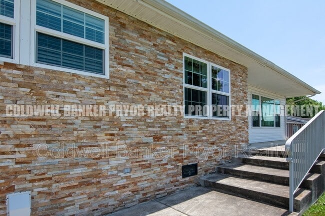 Photo - 4890 College Dr E House