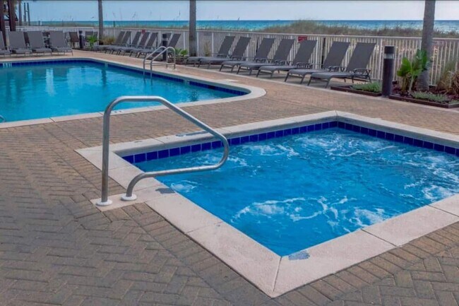 Jacuzzi frente a la playa con vistas al mar - 10625 Front Beach Rd