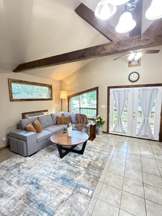Building Photo - 343 Knob Hill Cir